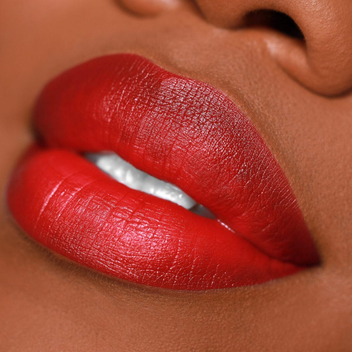 Ofra Long Lasting Liquid Lipstick Plumas - Image 3